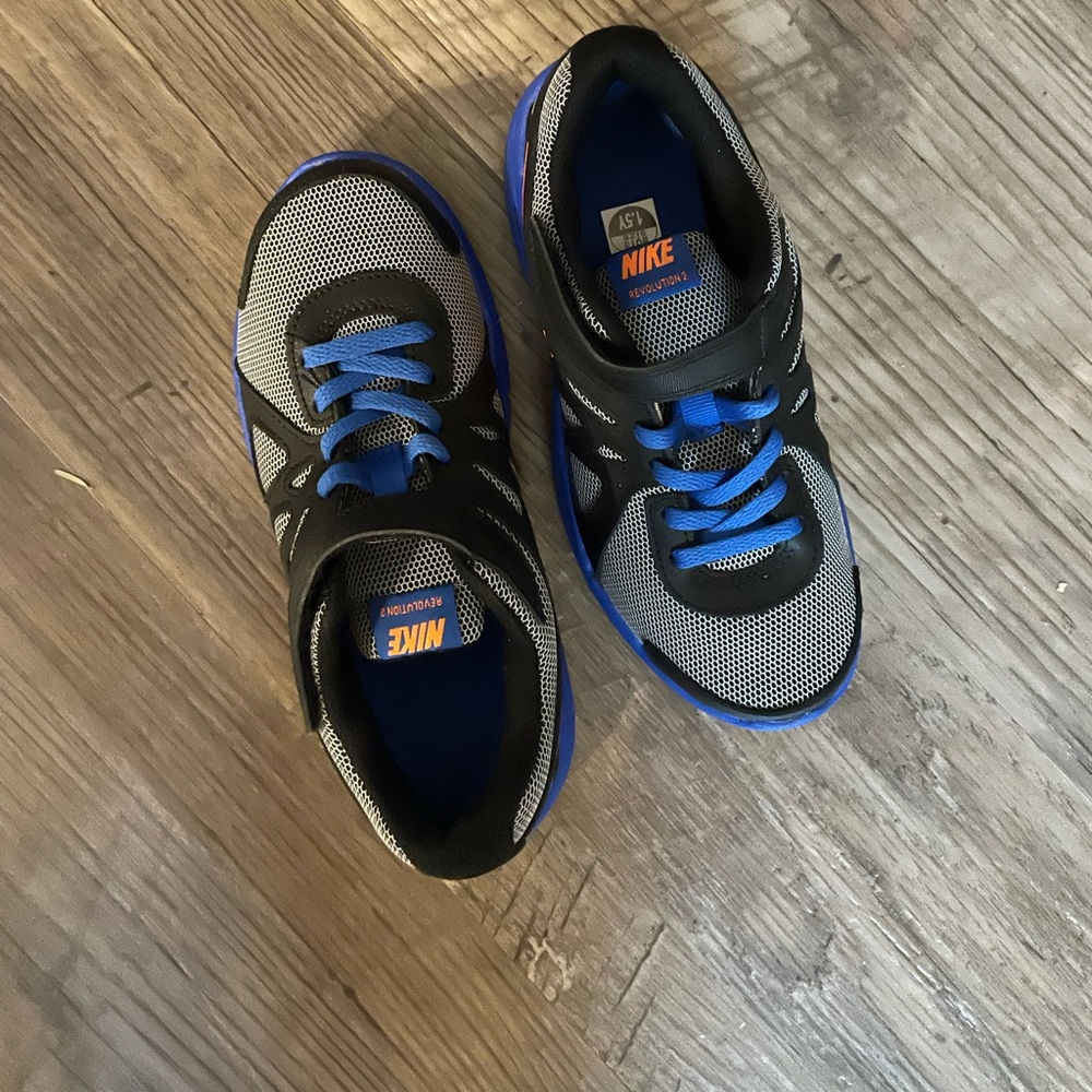 Boys size 1.5 youth nikes, bought brand new and my son never wore them.